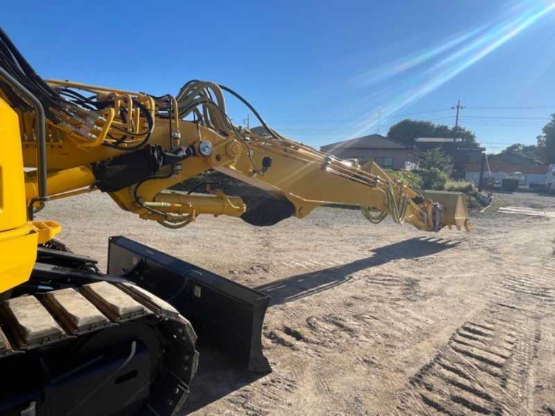 PC138US-11 ツーピース コマツ5本配管 70hr & 3000hr 中古建設機械 写真2（株式会社広建機）