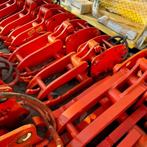 タグチ工業 0.15用チルトフォーク GV30L 整備品 中古建設機械 写真8（株式会社広建機）