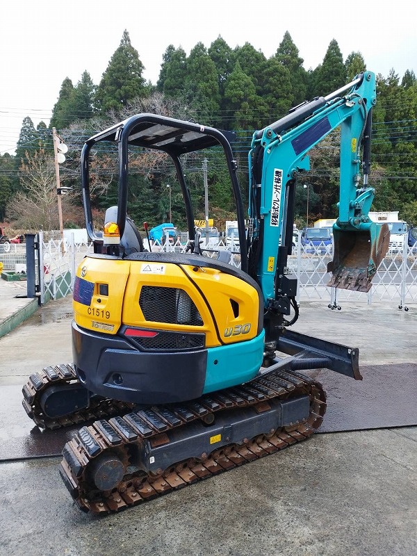 U-30-6 クレーン仕様 配管付き 中古建設機械 写真4（株式会社広建機）