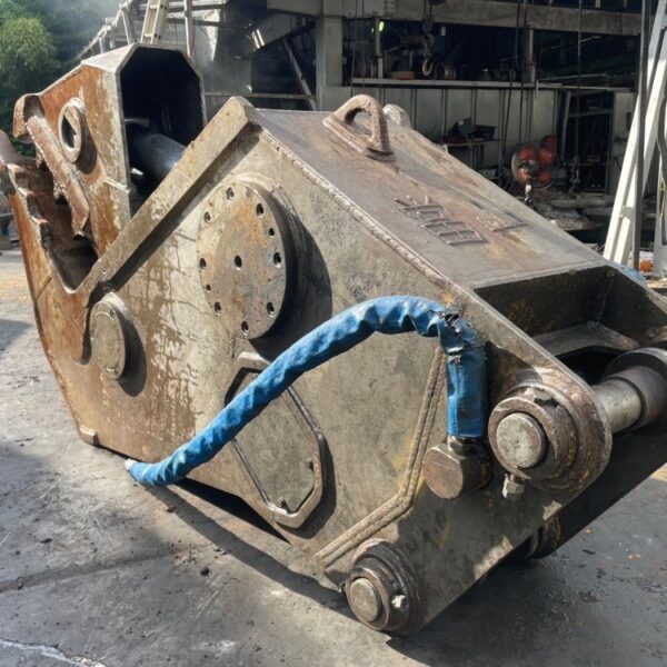 坂戸工作所 小割機 0.7m3用小割機 MAGNUM1650 中古建設機械 写真10（株式会社広建機）