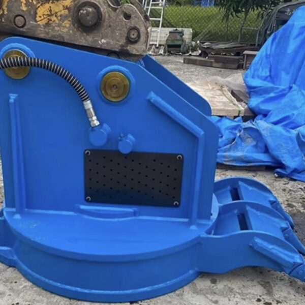 0.7m3用油圧マグネット?吸着力抜群‼️海外製新品 中古建設機械 写真5（株式会社広建機）