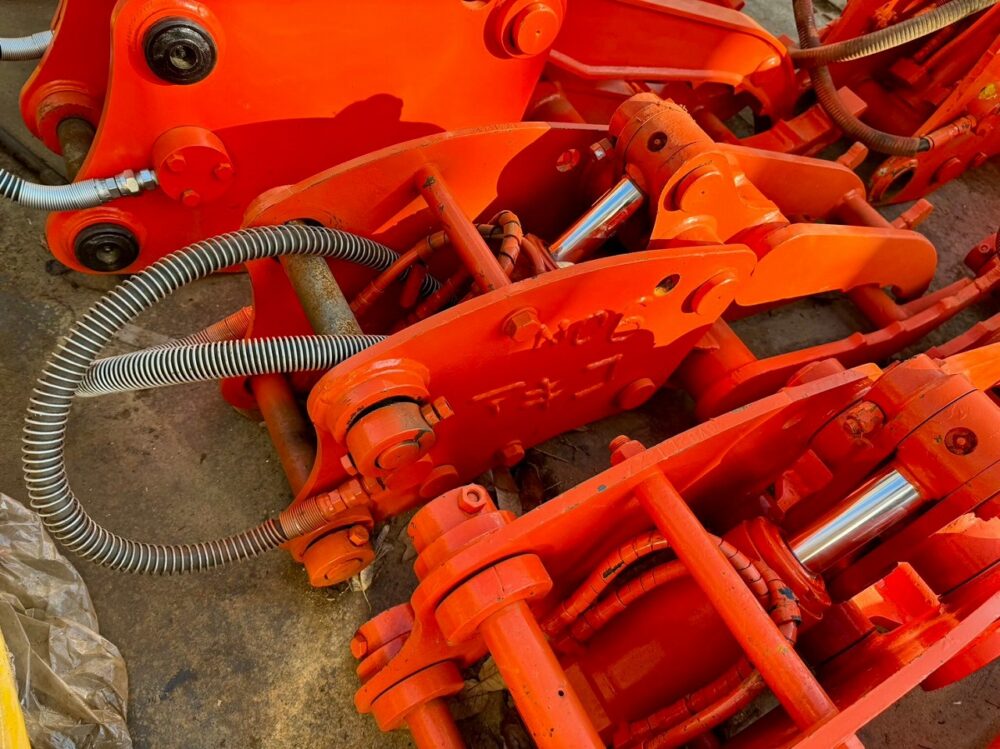 タグチ工業 0.15用チルトフォーク GV30L 整備品 中古建設機械 写真6（株式会社広建機）