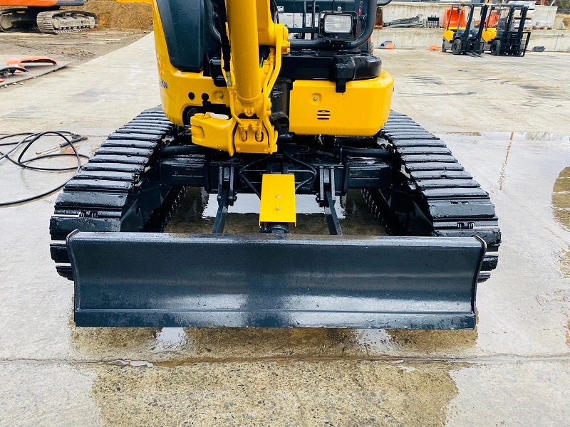 PC35MR-5 ミニモク 高年式ローアワー旋回式フォーク付き 中古建設機械 写真7（株式会社広建機）