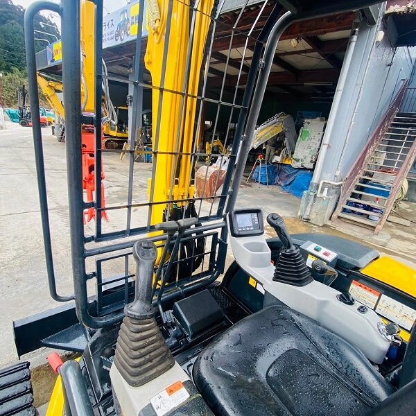 PC35MR-5 ミニモク 高年式ローアワー旋回式フォーク付き 中古建設機械 写真27（株式会社広建機）