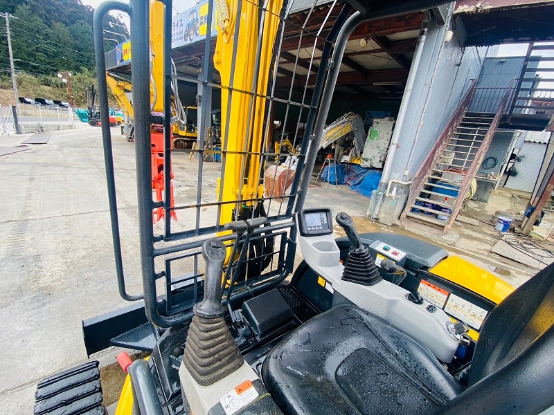 PC35MR-5 ミニモク 高年式ローアワー旋回式フォーク付き 中古建設機械 写真12（株式会社広建機）