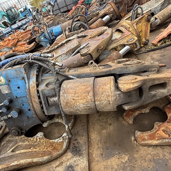 0.7用クロスカッター油圧旋回フリー旋回式兼用 高年式 中古建設機械 写真8（株式会社広建機）
