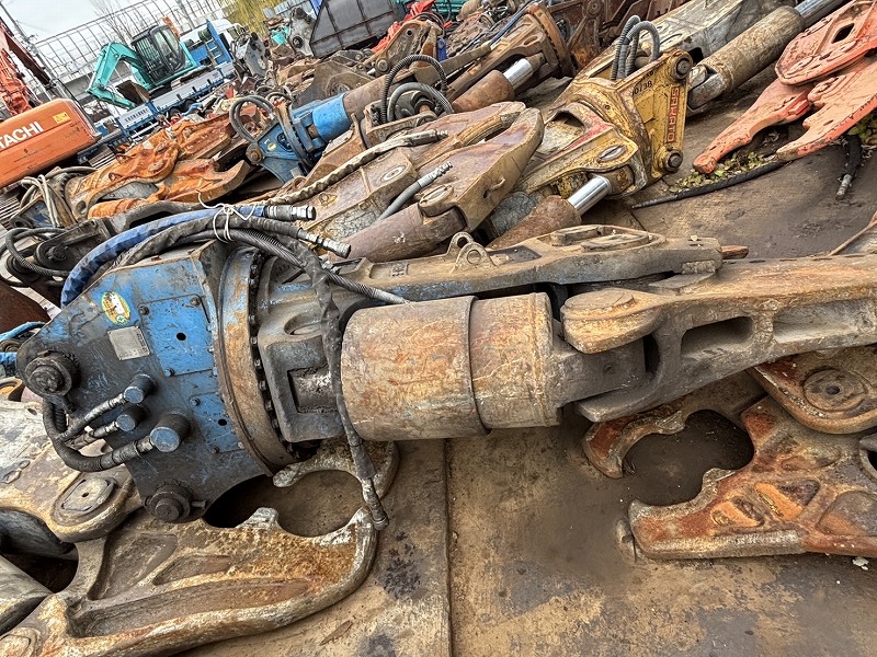0.7用クロスカッター油圧旋回フリー旋回式兼用 高年式 中古建設機械 写真2（株式会社広建機）