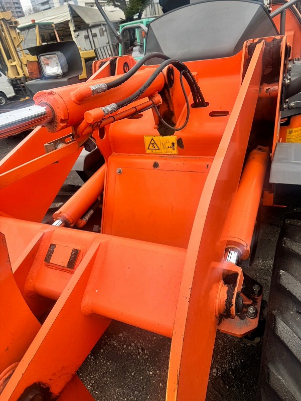 ZW80 ホイールローダー 中古建設機械 写真21（株式会社広建機）