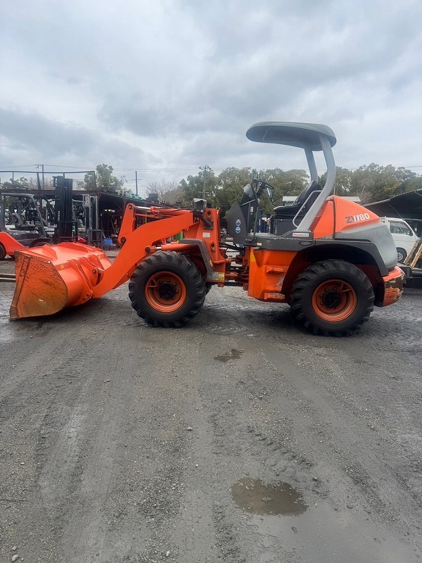 ZW80 ホイールローダー 中古建設機械 写真7（株式会社広建機）