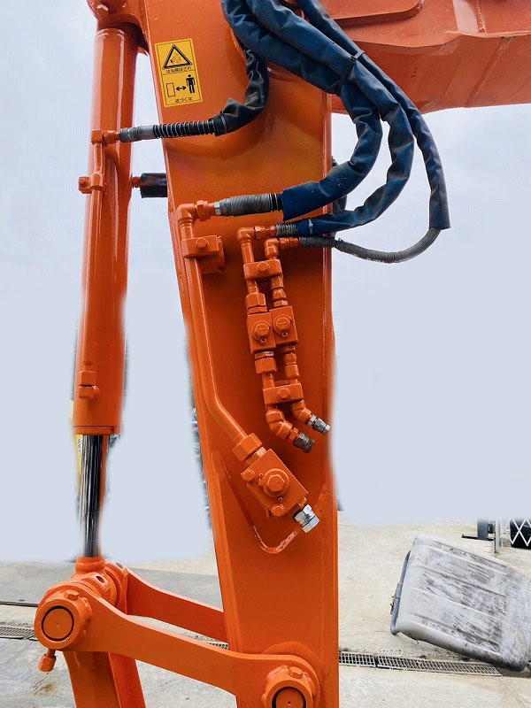 ZX75US-3 5本配管 中古建設機械 写真13（株式会社広建機）
