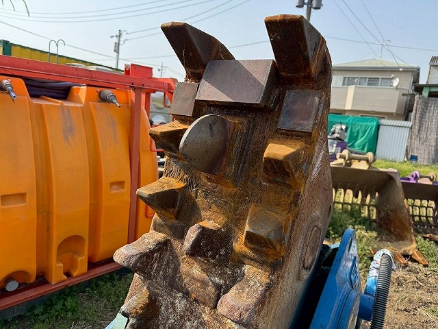 OSC-200HMA 0.7用強力型電磁マグ付き小割機 オカダアイヨン okada aiyon magnet crusher 中古建設機械 写真3（株式会社広建機）