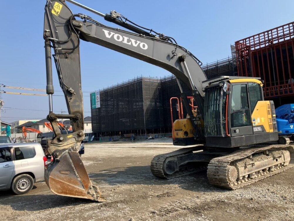VOLVO ECR235EL カプラー付 後方小旋回 中古建設機械 写真4（株式会社広建機）