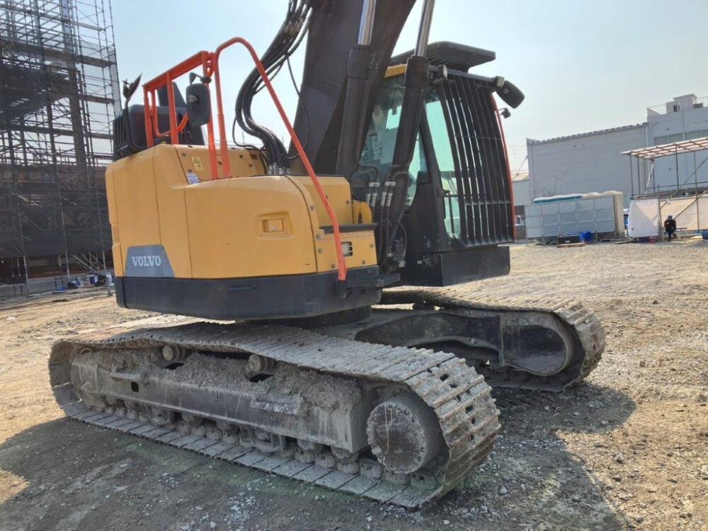VOLVO ECR235EL カプラー付 後方小旋回 中古建設機械 写真9（株式会社広建機）