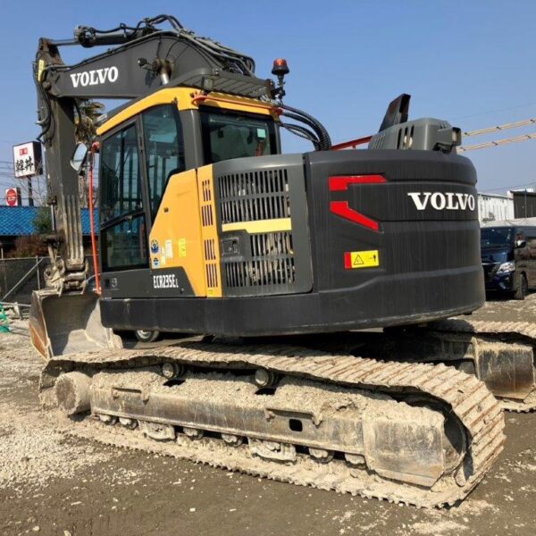 VOLVO ECR235EL カプラー付 後方小旋回 中古建設機械 写真33（株式会社広建機）