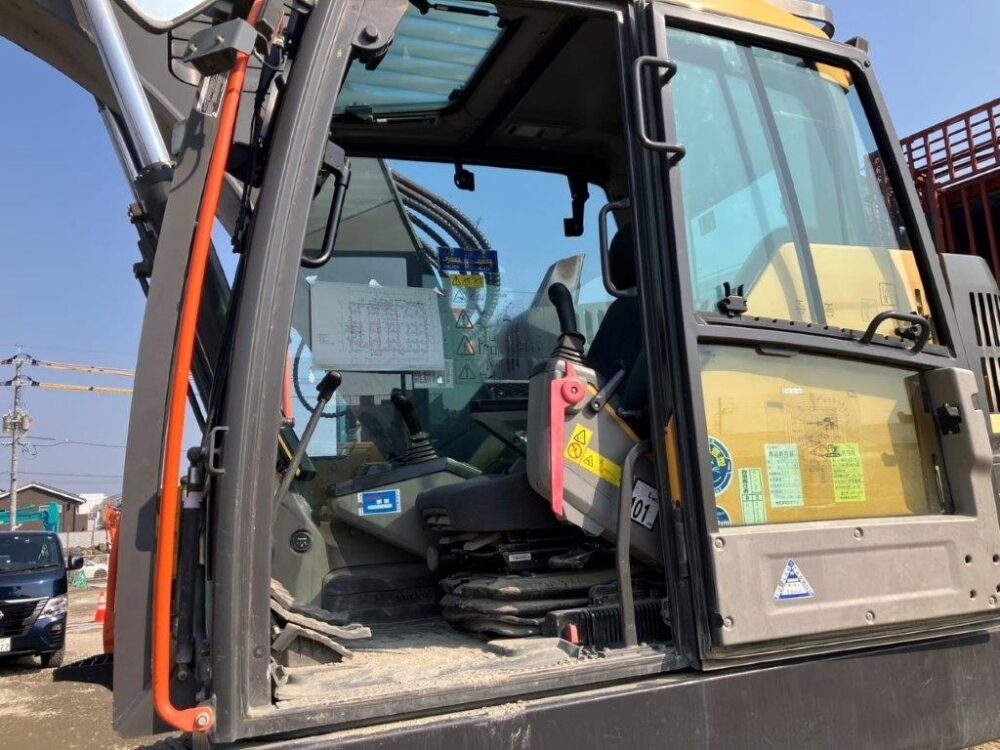 VOLVO ECR235EL カプラー付 後方小旋回 中古建設機械 写真21（株式会社広建機）