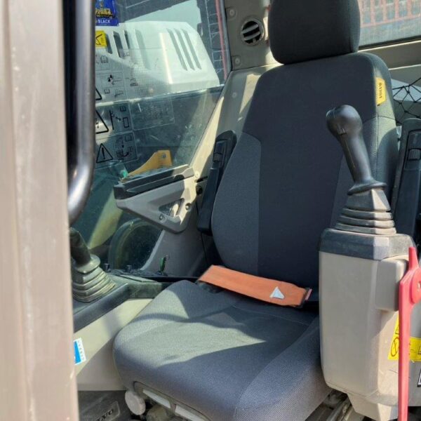 VOLVO ECR235EL カプラー付 後方小旋回 中古建設機械 写真50（株式会社広建機）