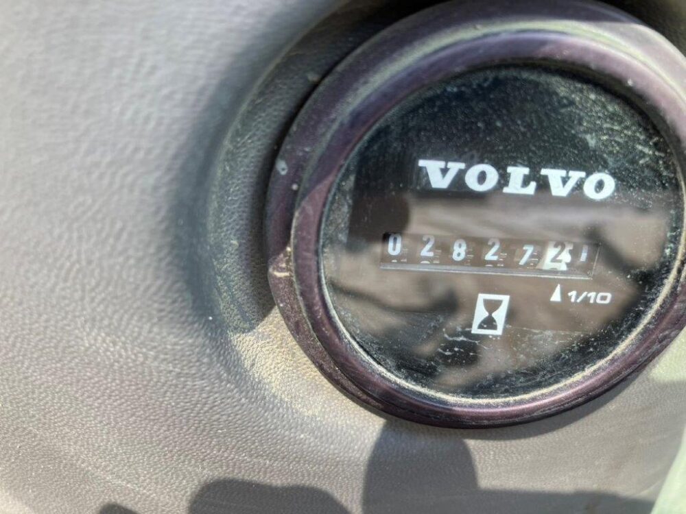 VOLVO ECR235EL カプラー付 後方小旋回 中古建設機械 写真23（株式会社広建機）