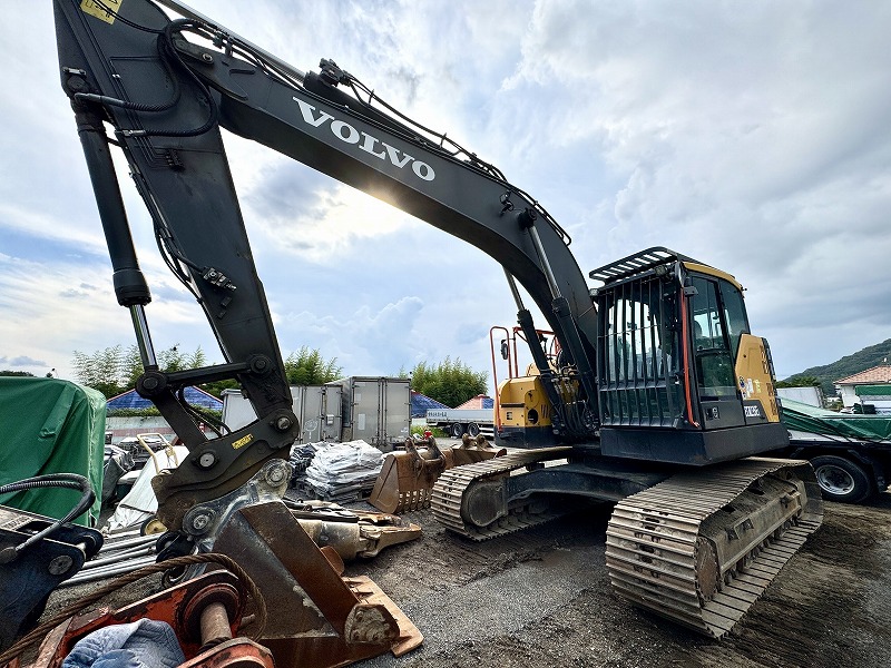 VOLVO ECR235EL カプラー付 後方小旋回 中古建設機械 写真1（株式会社広建機）
