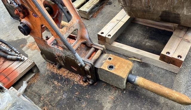 油圧ブレーカー PH-3 ブレーカー 5tクラス用 日本ニューマチック工業 NPK hydraulic breaker concrete demolition 中古建設機械 写真1（株式会社広建機）