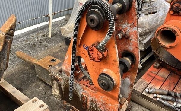油圧ブレーカー PH-3 ブレーカー 5tクラス用 日本ニューマチック工業 NPK hydraulic breaker concrete demolition 中古建設機械 写真4（株式会社広建機）