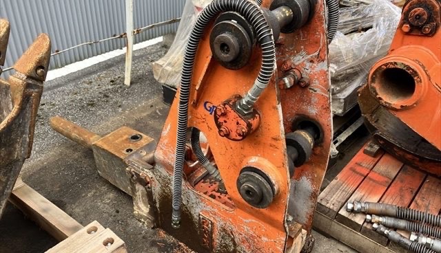 油圧ブレーカー PH-3 ブレーカー 5tクラス用 日本ニューマチック工業 NPK hydraulic breaker concrete demolition 中古建設機械 写真2（株式会社広建機）