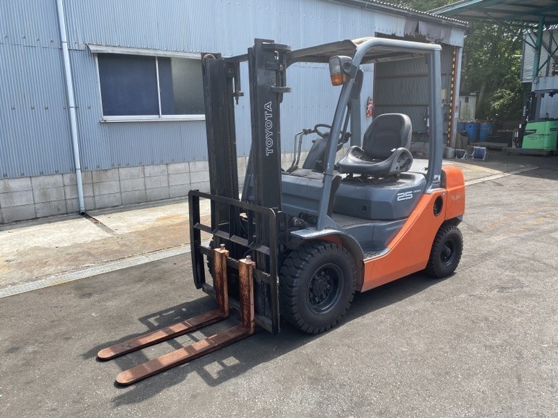 52-8FD25　フォークリフト　TOYOTA製　2008年製 中古建設機械 写真3（株式会社広建機）