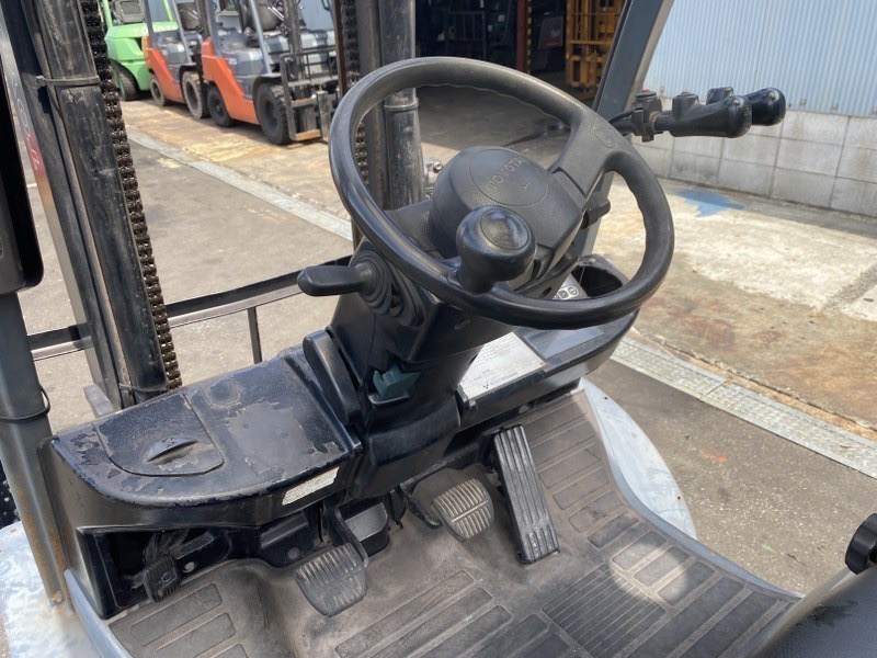 52-8FD25　フォークリフト　TOYOTA製　2008年製 中古建設機械 写真9（株式会社広建機）