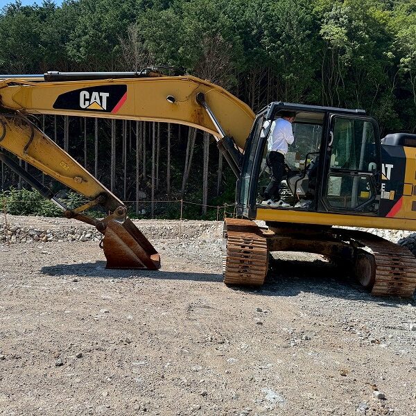 CAT320E-2 0.7m3油圧ショベル 配管仕様 土木 Excavator キャタピラー 中古建設機械 写真31（株式会社広建機）