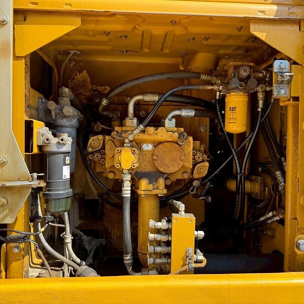 CAT320E-2 0.7m3油圧ショベル 配管仕様 土木 Excavator キャタピラー 中古建設機械 写真21（株式会社広建機）