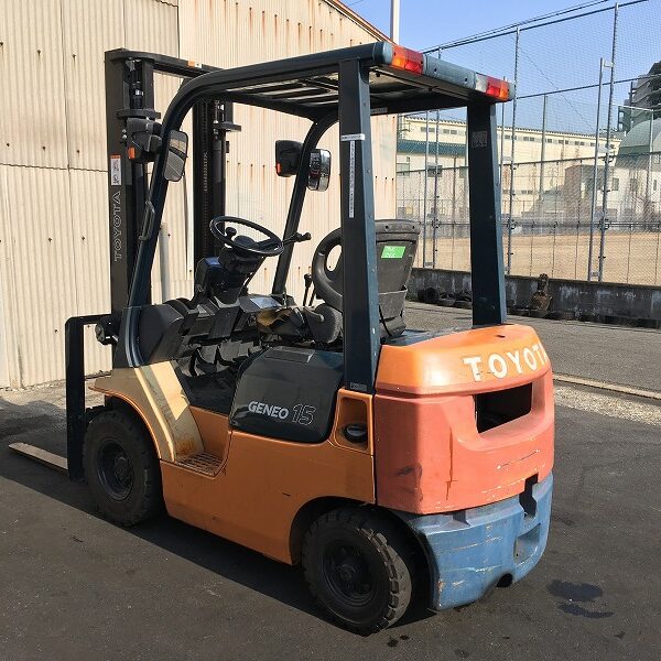 トヨタ製 フォークリフト ディーゼル車 3.5mマスト ノーパンクタイヤ 7FD15 中古建設機械 写真4（株式会社広建機）