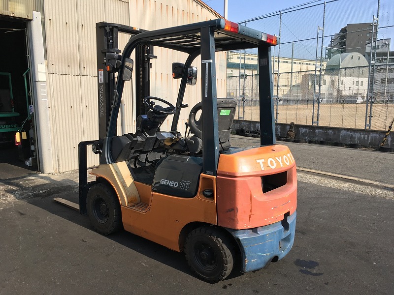 トヨタ製 フォークリフト ディーゼル車 3.5mマスト ノーパンクタイヤ 7FD15 中古建設機械 写真2（株式会社広建機）