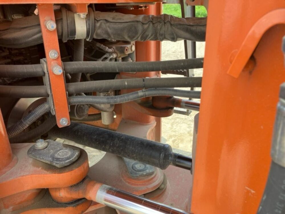 ZW220-6 WHEEL LOADER 2024年8月製造 日立建機製 タイヤショベル ホイールローダー 中古建設機械 写真9（株式会社広建機）