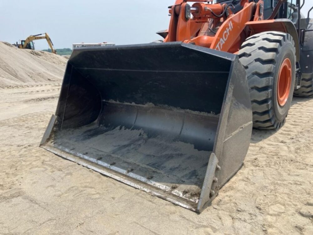 ZW220-6 WHEEL LOADER 2024年8月製造 日立建機製 タイヤショベル ホイールローダー 中古建設機械 写真4（株式会社広建機）