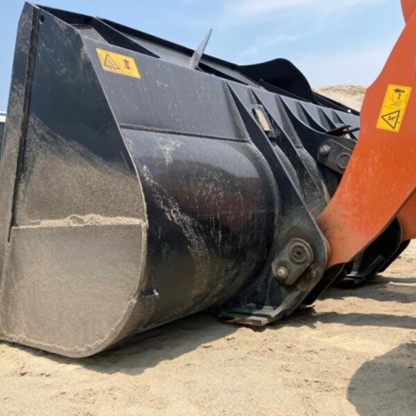 ZW220-6 WHEEL LOADER 2024年8月製造 日立建機製 タイヤショベル ホイールローダー 中古建設機械 写真24（株式会社広建機）