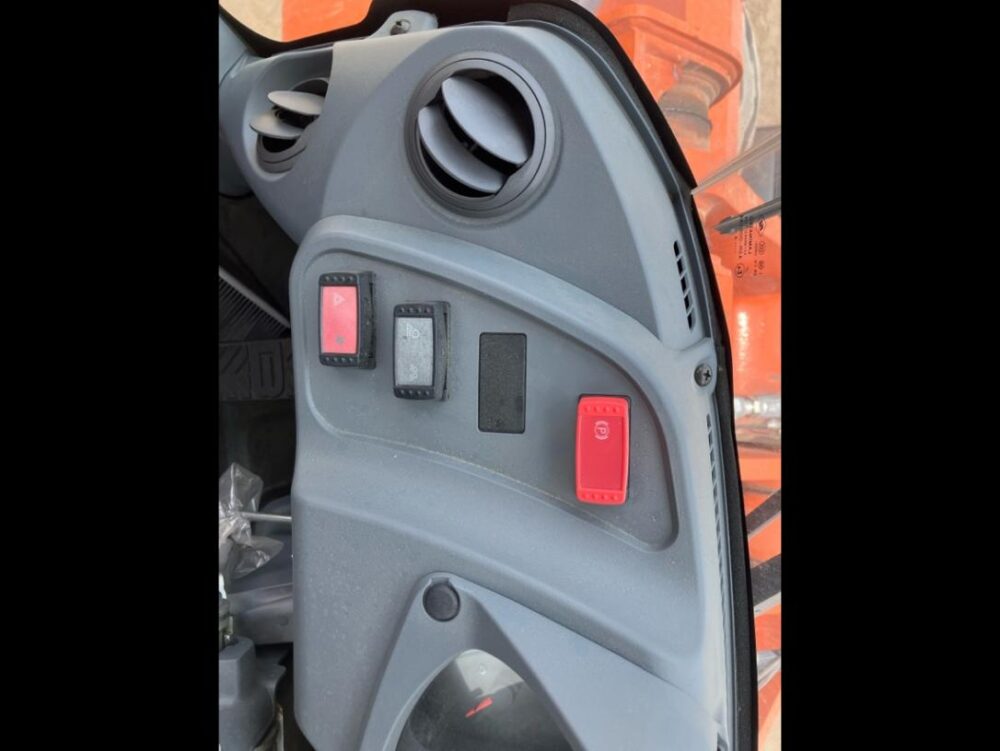 ZW220-6 WHEEL LOADER 2024年8月製造 日立建機製 タイヤショベル ホイールローダー 中古建設機械 写真20（株式会社広建機）