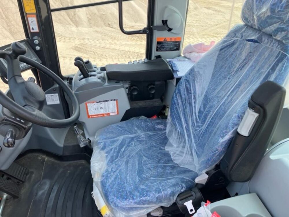 ZW220-6 WHEEL LOADER 2024年8月製造 日立建機製 タイヤショベル ホイールローダー 中古建設機械 写真10（株式会社広建機）