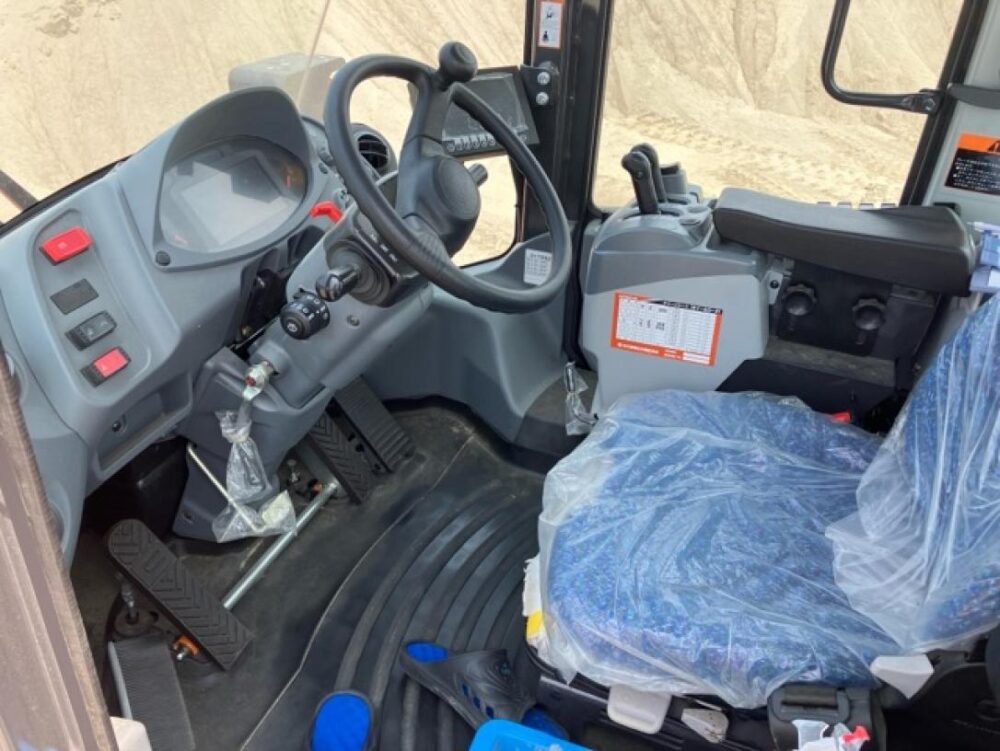 ZW220-6 WHEEL LOADER 2024年8月製造 日立建機製 タイヤショベル ホイールローダー 中古建設機械 写真7（株式会社広建機）