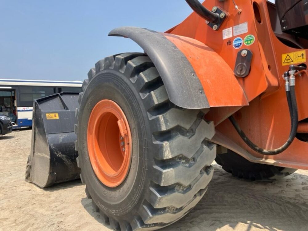 ZW220-6 WHEEL LOADER 2024年8月製造 日立建機製 タイヤショベル ホイールローダー 中古建設機械 写真8（株式会社広建機）
