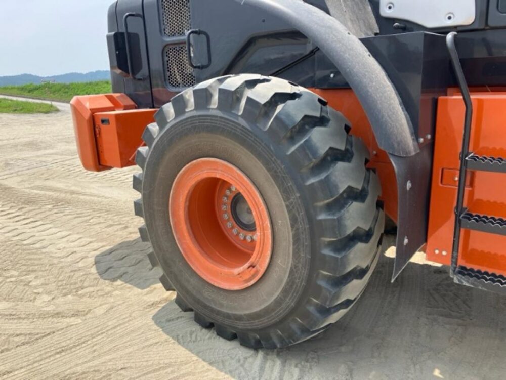 ZW220-6 WHEEL LOADER 2024年8月製造 日立建機製 タイヤショベル ホイールローダー 中古建設機械 写真11（株式会社広建機）