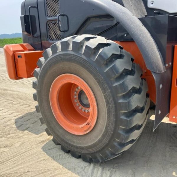 ZW220-6 WHEEL LOADER 2024年8月製造 日立建機製 タイヤショベル ホイールローダー 中古建設機械 写真32（株式会社広建機）
