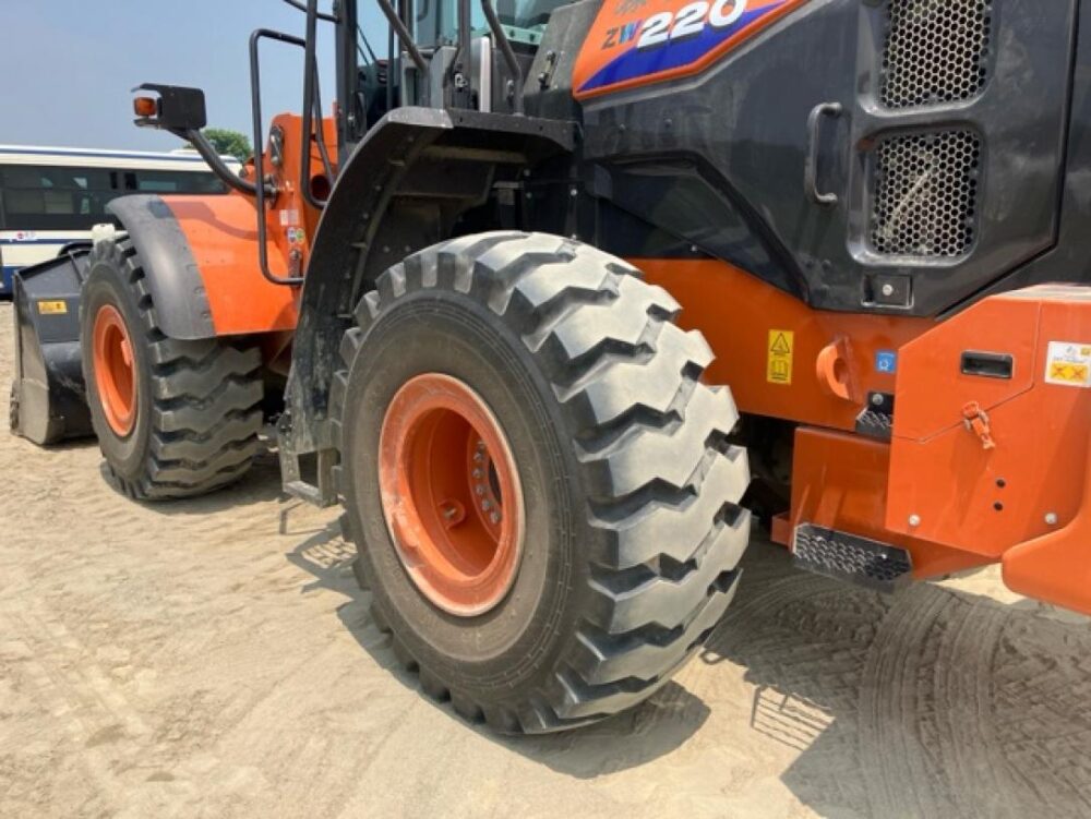 ZW220-6 WHEEL LOADER 2024年8月製造 日立建機製 タイヤショベル ホイールローダー 中古建設機械 写真12（株式会社広建機）