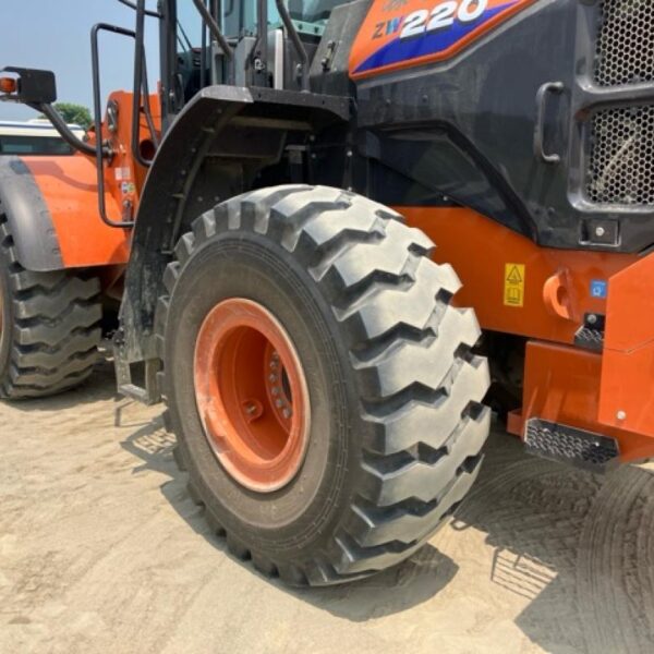ZW220-6 WHEEL LOADER 2024年8月製造 日立建機製 タイヤショベル ホイールローダー 中古建設機械 写真33（株式会社広建機）