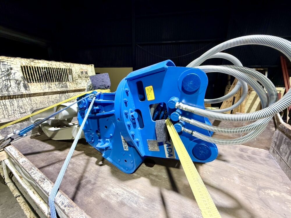 ASG-130R 0.45用旋回フォーク 1年落ち全塗装 簡易肉盛品 オカダアイヨン Rotary Grapple 中古建設機械 写真3（株式会社広建機）