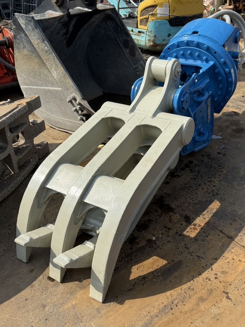 ASG-130R 0.45用旋回フォーク 1年落ち全塗装 簡易肉盛品 オカダアイヨン Rotary Grapple 中古建設機械 写真1（株式会社広建機）