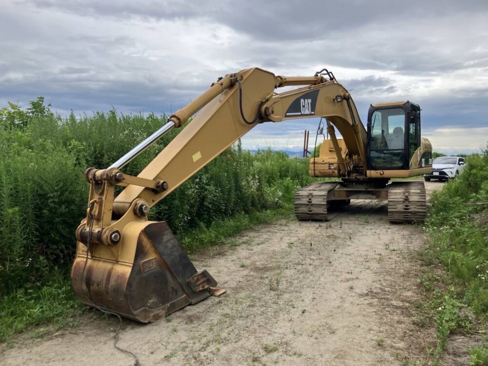 CAT320D ローアワー機 0.7m3油圧ショベル 配管仕様 土木 Excavator キャタピラー 中古建設機械 写真1（株式会社広建機）