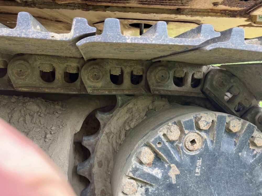 CAT320D ローアワー機 0.7m3油圧ショベル 配管仕様 土木 Excavator キャタピラー 中古建設機械 写真19（株式会社広建機）