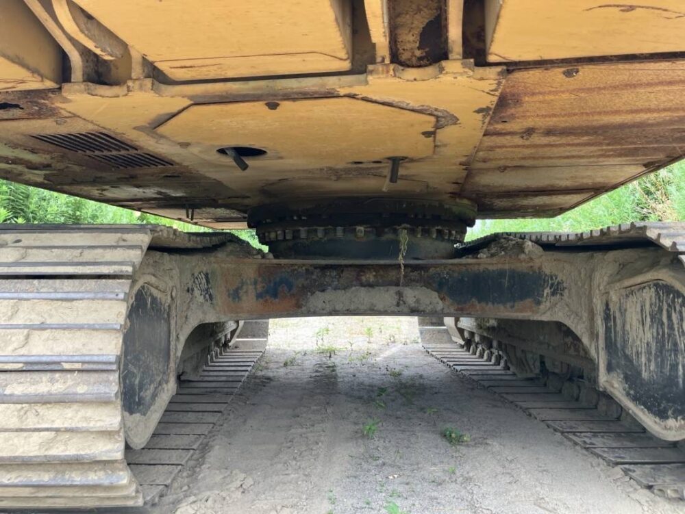 CAT320D ローアワー機 0.7m3油圧ショベル 配管仕様 土木 Excavator キャタピラー 中古建設機械 写真10（株式会社広建機）
