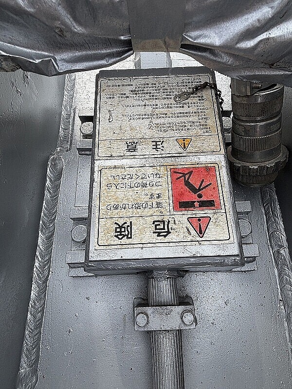 住友建機製マグネット?タイ??へ直接貿易 中古建設機械 写真3（株式会社広建機）
