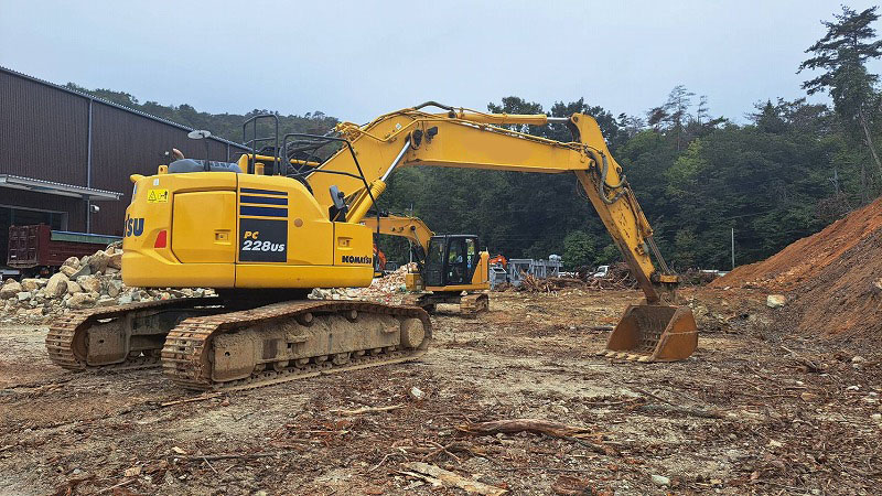 PC228US-10 0.7m3油圧ショベル 配管仕様 ガード 後方小旋回 コマツ komatsu 中古建設機械 写真2（株式会社広建機）