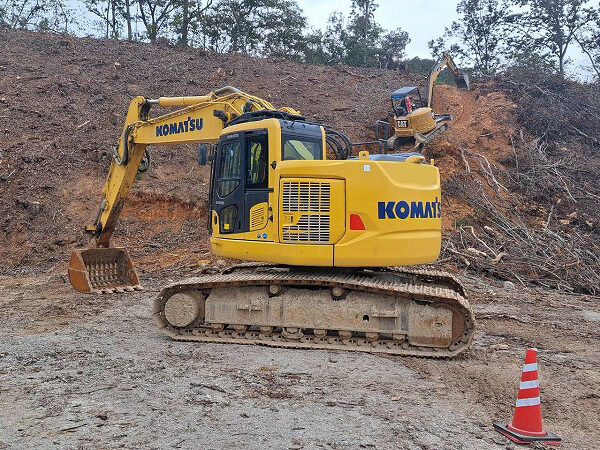 PC228US-10 0.7m3油圧ショベル 配管仕様 ガード 後方小旋回 コマツ komatsu 中古建設機械 写真28（株式会社広建機）